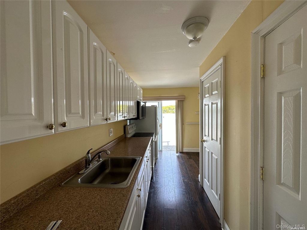 193 Woodbine Avenue - Photo 2
