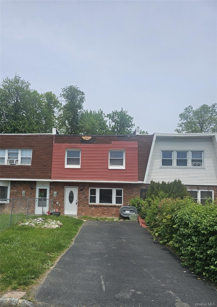 60 Sarah Lane - Photo 0