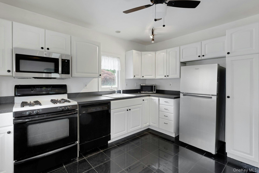 15 Schuyler Road - Photo 3