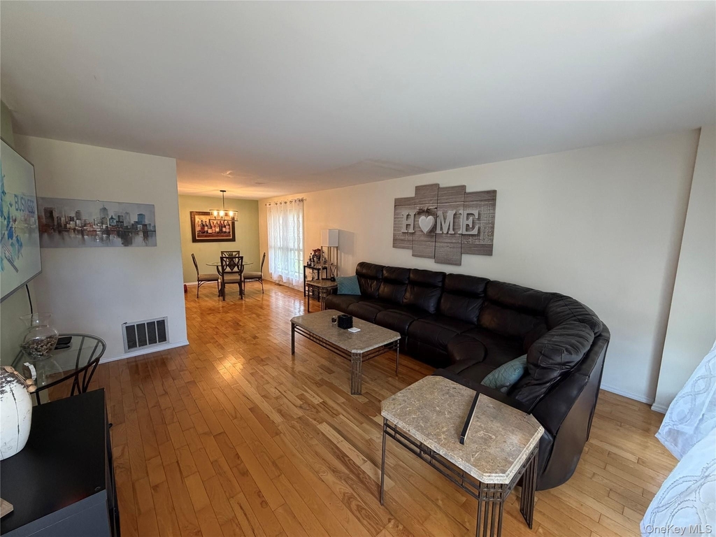 23 Hawthorn Court - Photo 2
