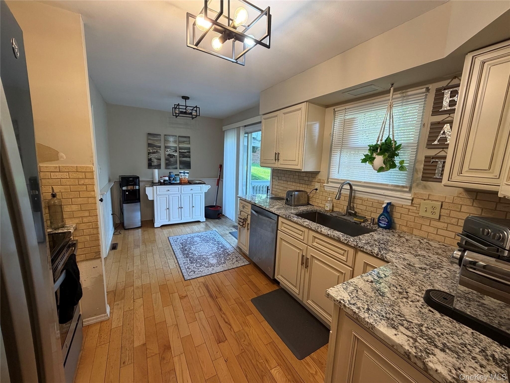 23 Hawthorn Court - Photo 1