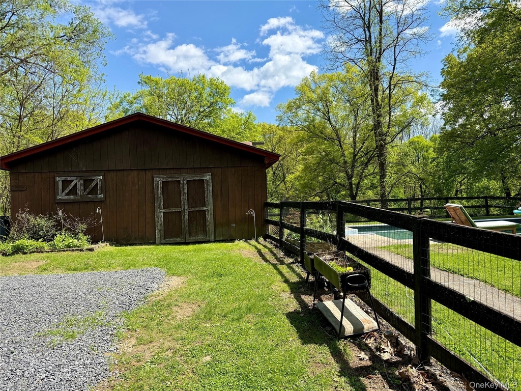 183 Barrytown Road - Photo 40