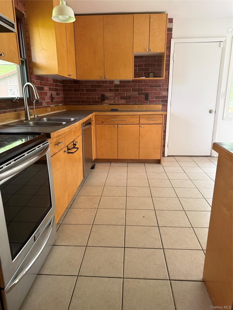 183 Barrytown Road - Photo 8
