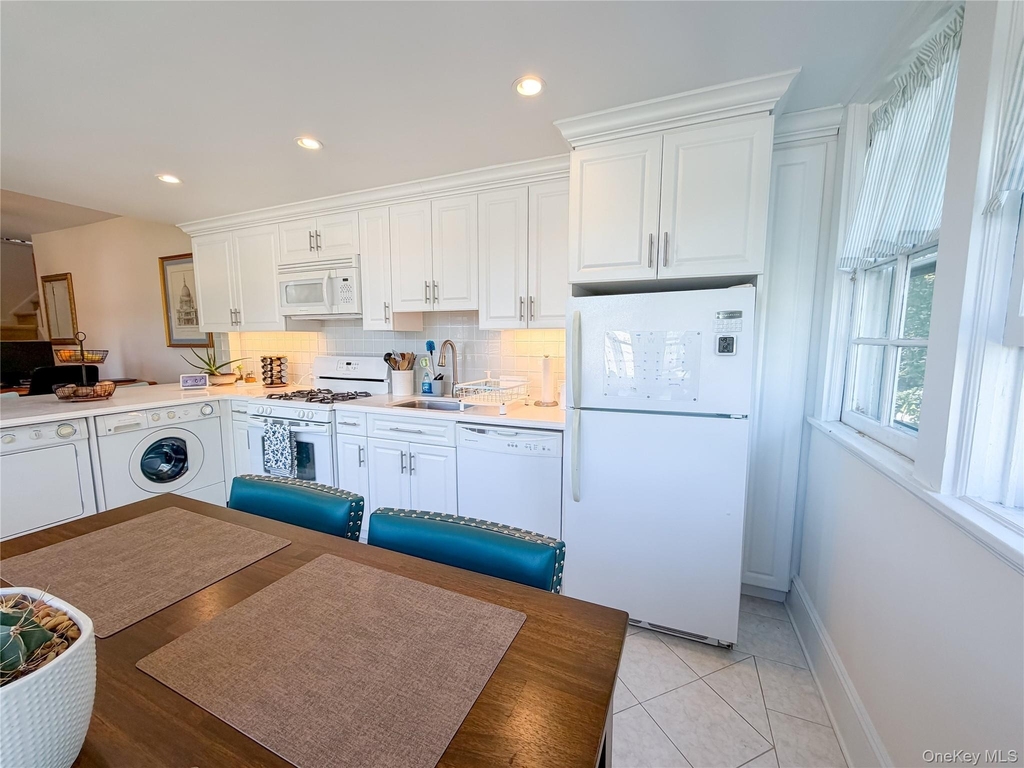 43 W Neck Road - Photo 6