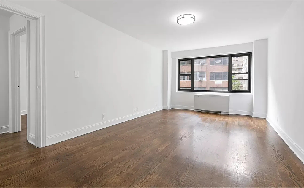 89th street First Avenue - Photo 2