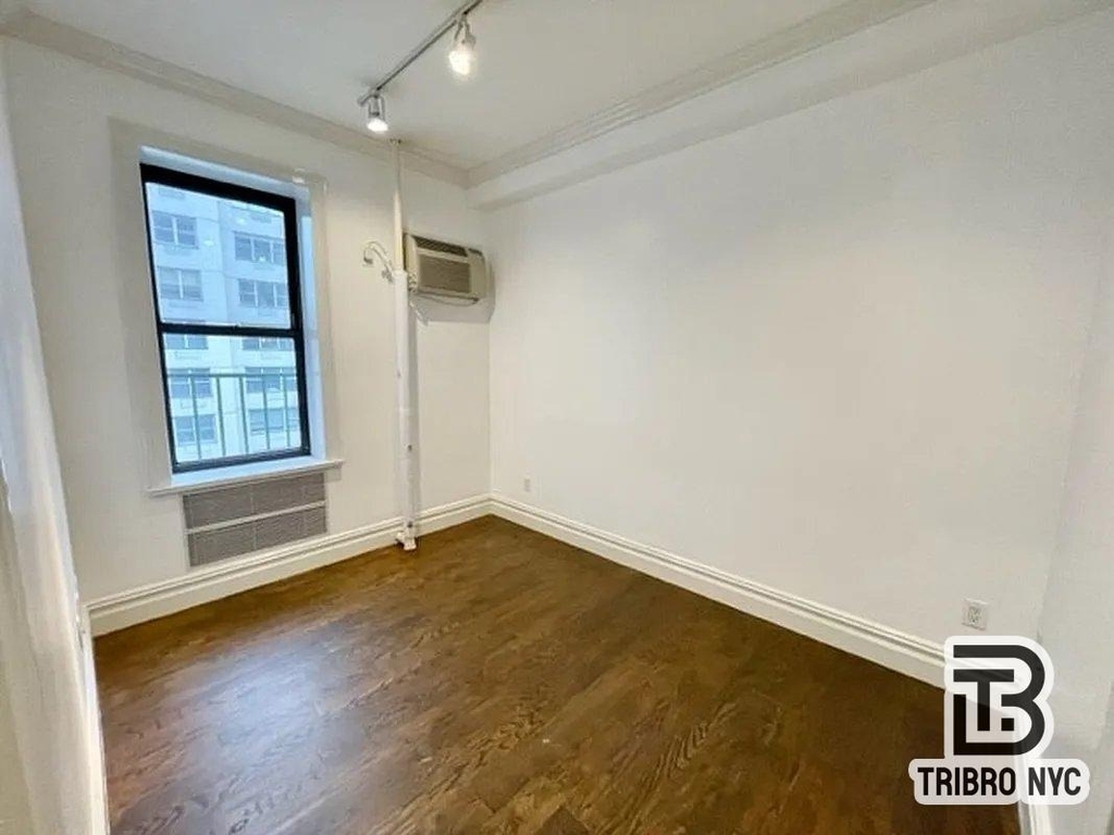 12 5th Avenue - Photo 1