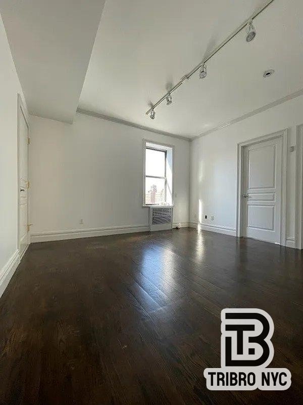 12 5th Avenue - Photo 0
