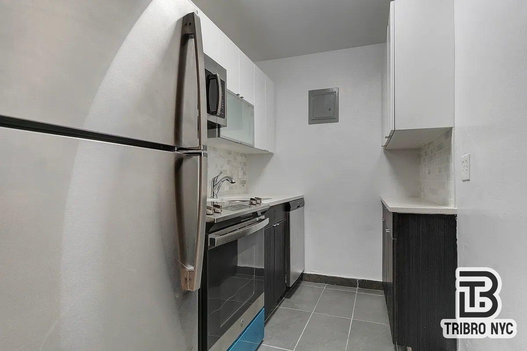 139 E 27th Street - Photo 4