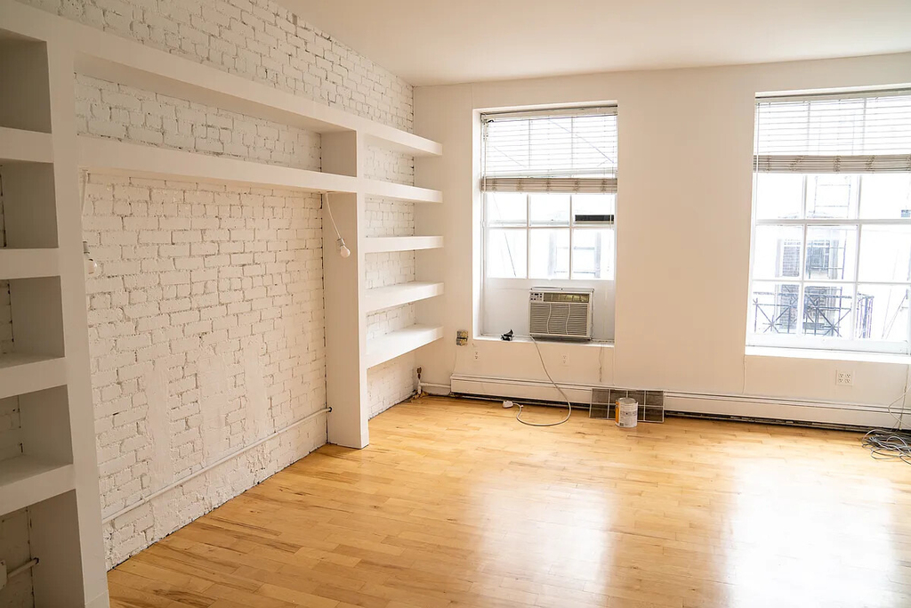 422 W Broadway - Photo 4