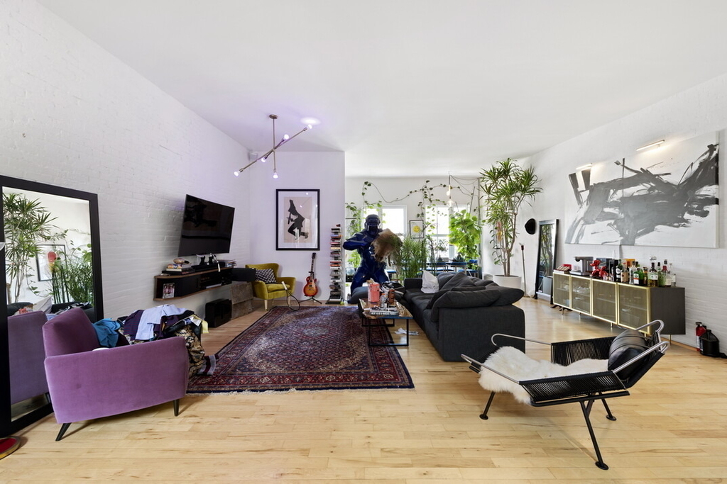 422 W Broadway - Photo 1