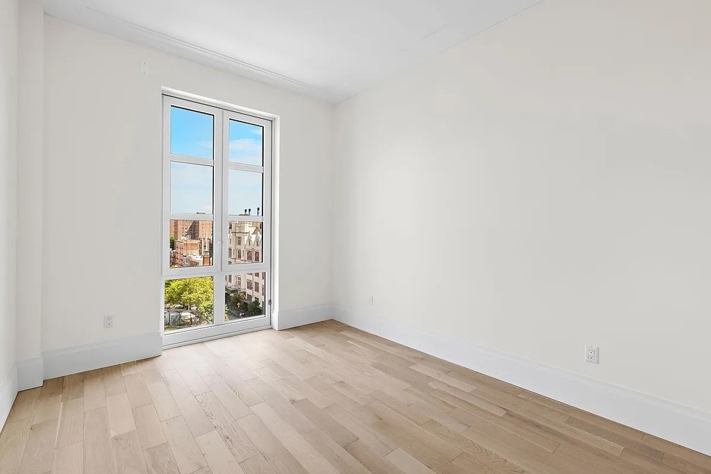 250 E 21st Street - Photo 6