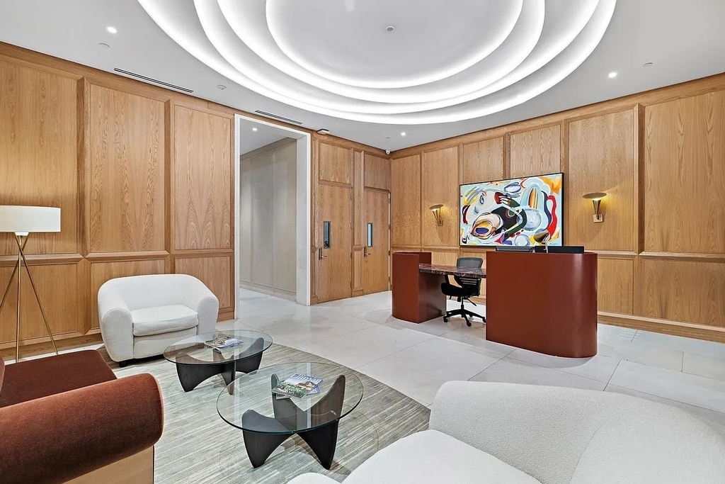 250 E 21st Street - Photo 9