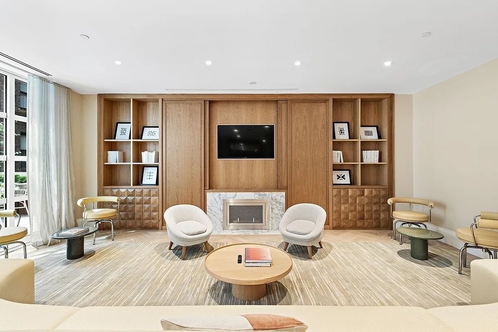 250 E 21st Street - Photo 10