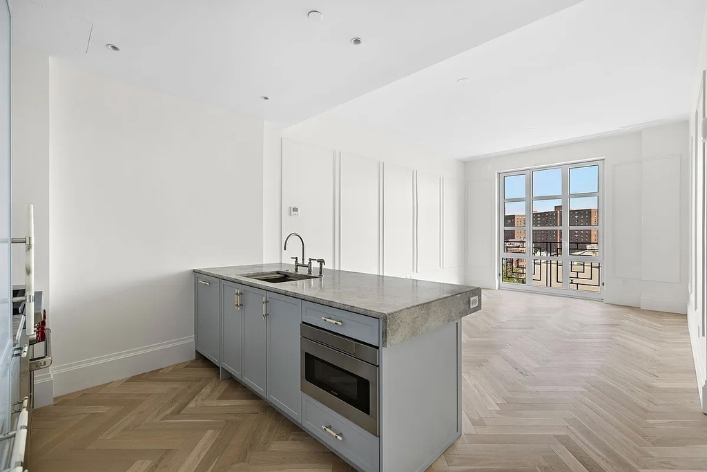 250 E 21st Street - Photo 0