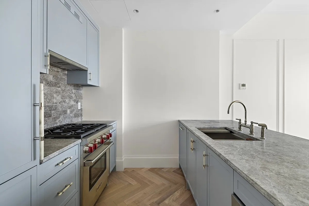 250 E 21st Street - Photo 5