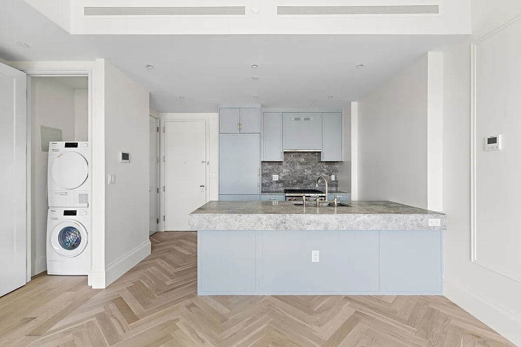 250 E 21st Street - Photo 4