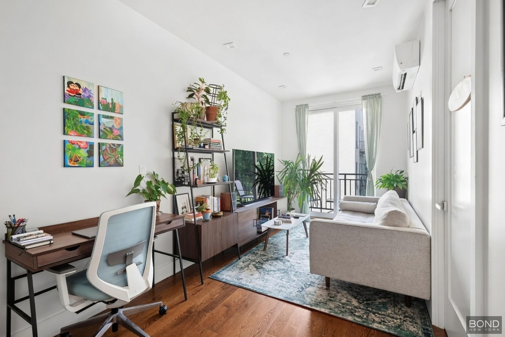 776 Franklin Avenue - Photo 0