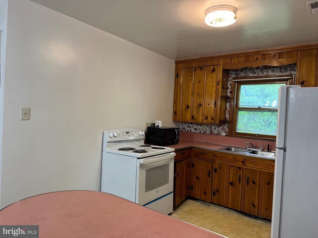 1123 Shepherdstown Road - Photo 9