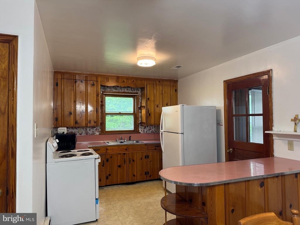 1123 Shepherdstown Road - Photo 8