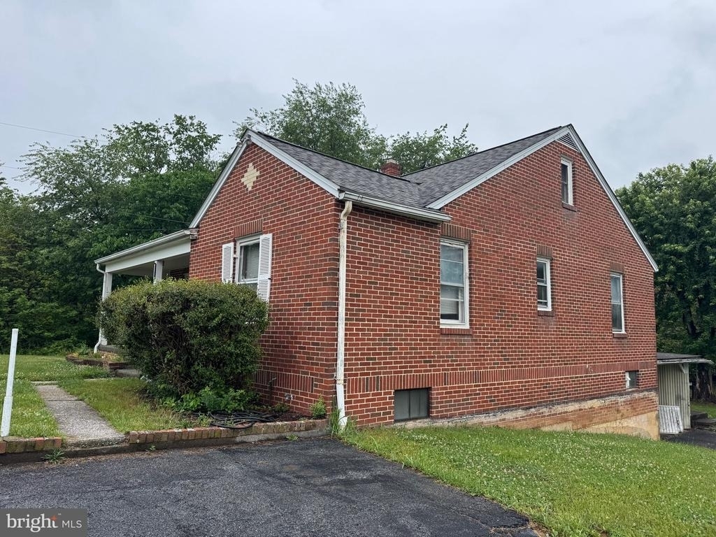 1123 Shepherdstown Road - Photo 6