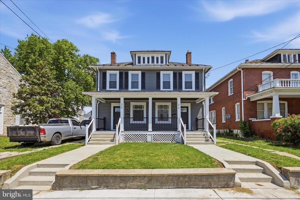 312 E Piccadilly Street - Photo 0