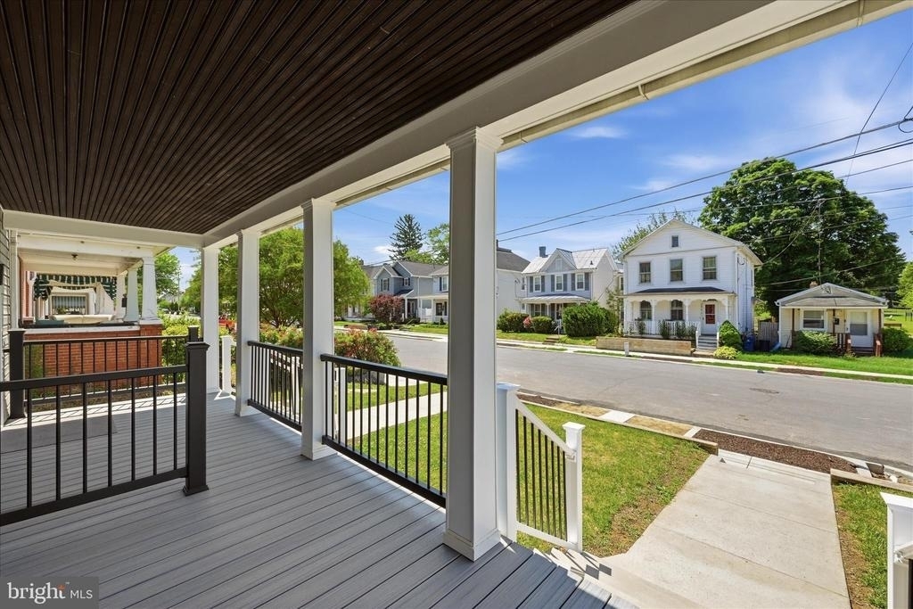 312 E Piccadilly Street - Photo 2