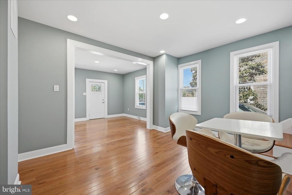 312 E Piccadilly Street - Photo 8