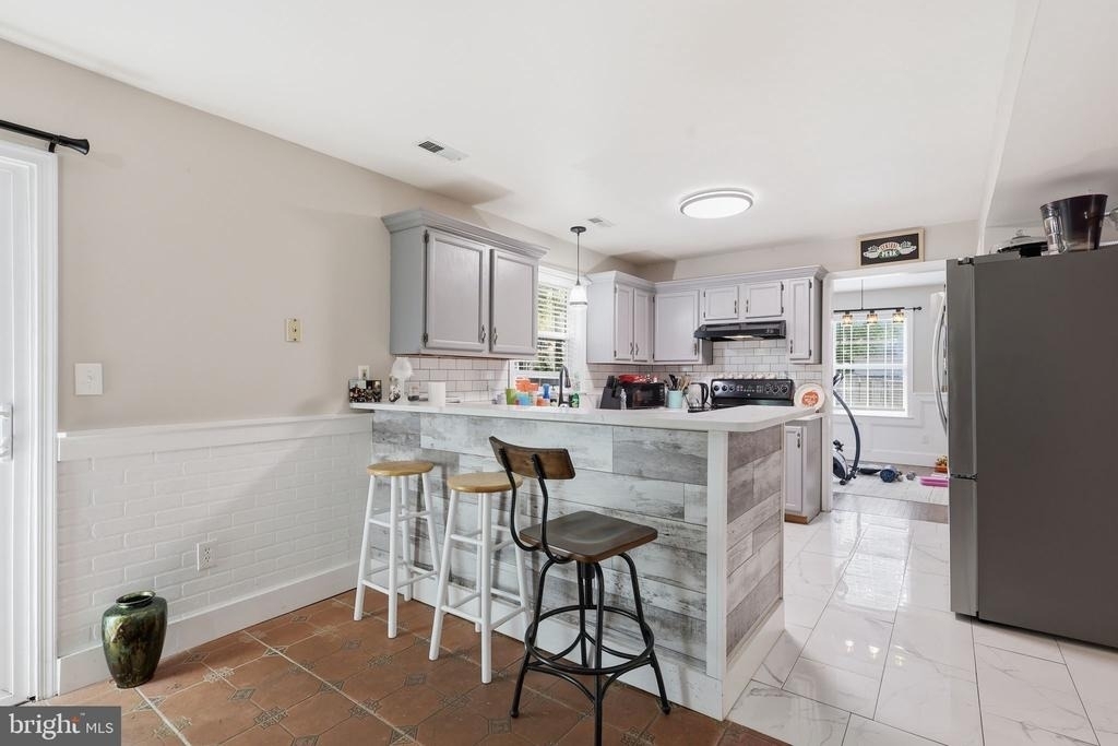 10106 S Fulton Drive - Photo 4