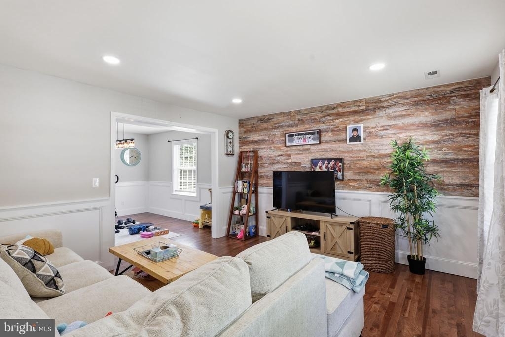 10106 S Fulton Drive - Photo 3