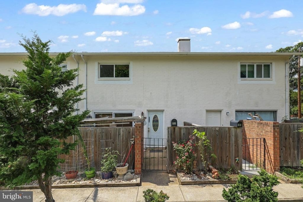 609 Jefferson Street - Photo 0