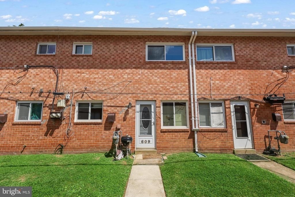 609 Jefferson Street - Photo 1
