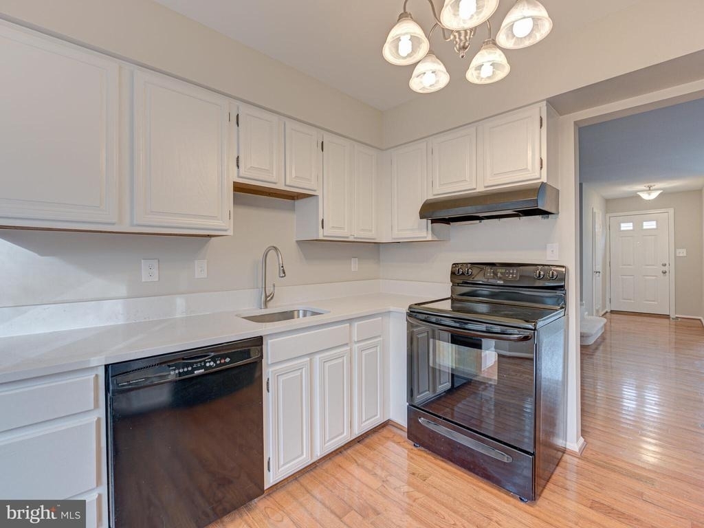 10332 Mockingbird Pond Court - Photo 8