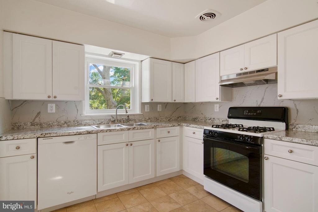 6807 Dean Drive - Photo 9