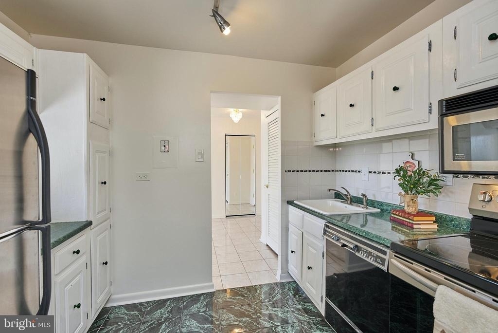 5340 Holmes Run Parkway - Photo 9
