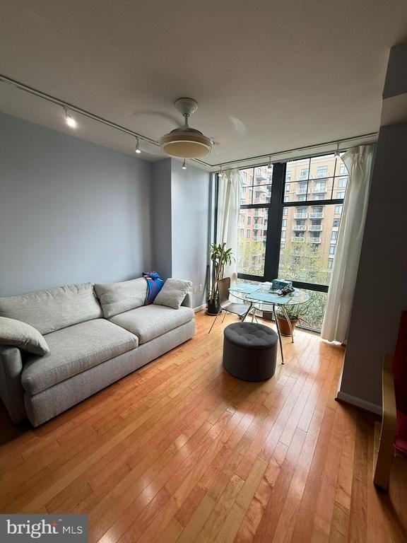 1021 N Garfield Street - Photo 5