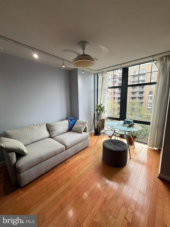 1021 N Garfield Street - Photo 6