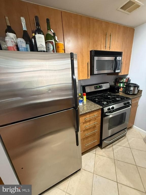 1021 N Garfield Street - Photo 4