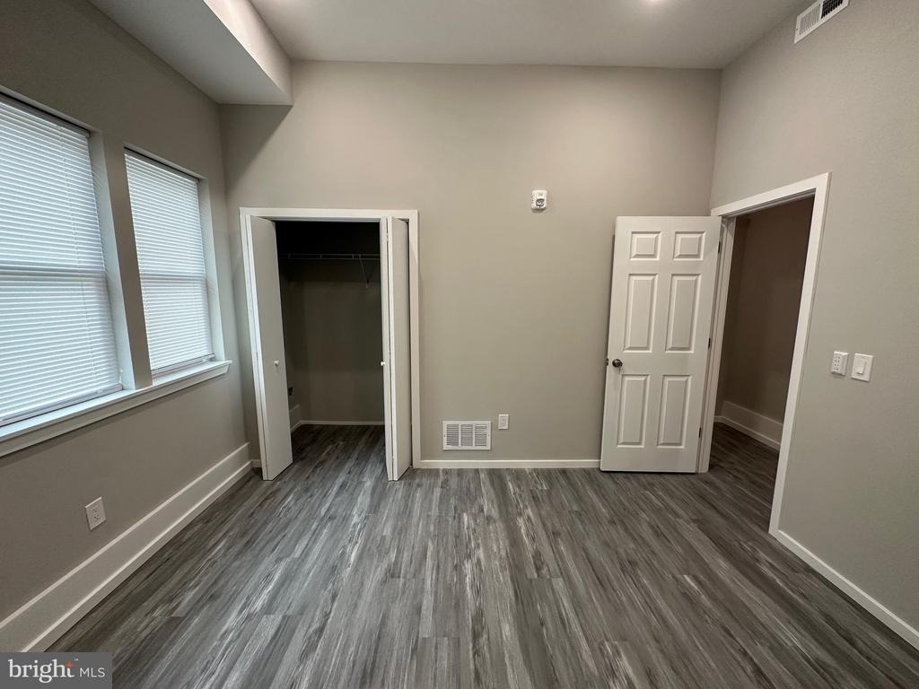 1225 W Dauphin Street - Photo 4