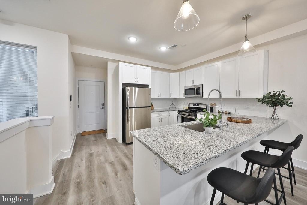 962 N 8th Street - Photo 2
