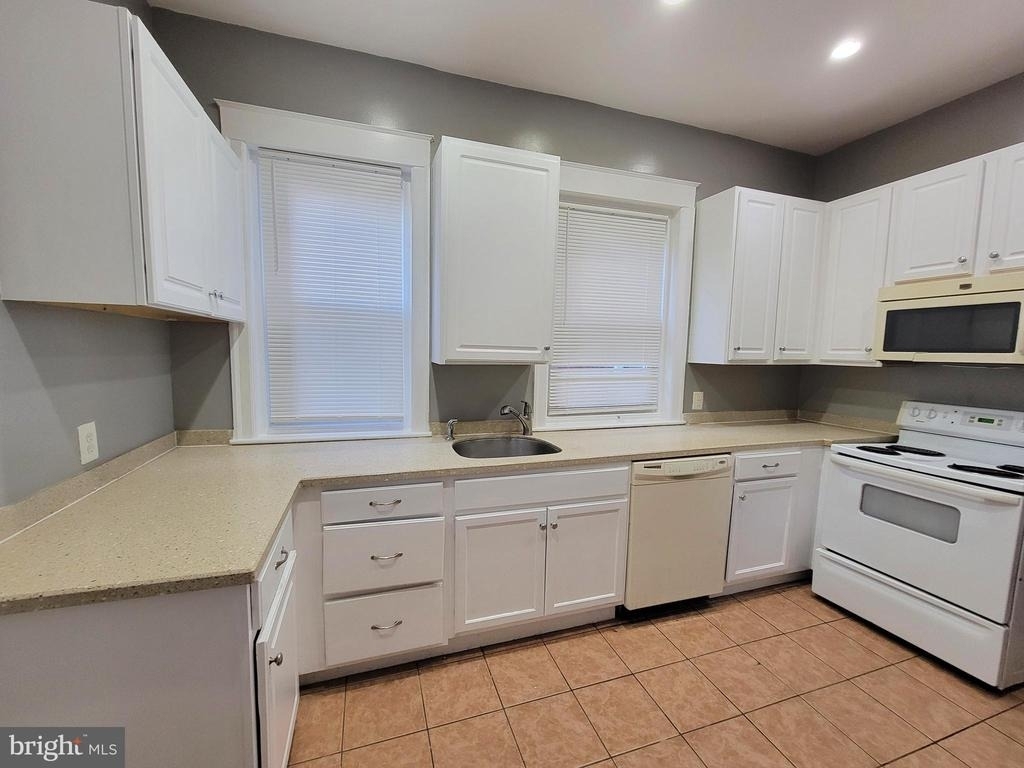 4554 N Smedley Street - Photo 5