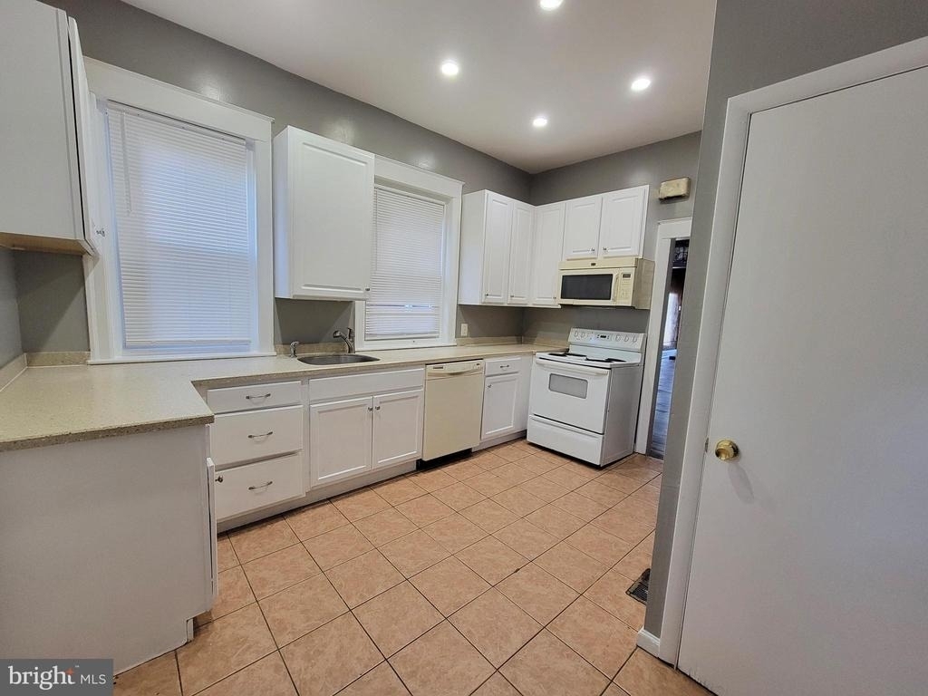 4554 N Smedley Street - Photo 4