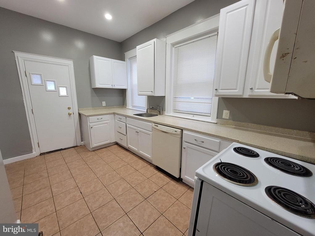 4554 N Smedley Street - Photo 7