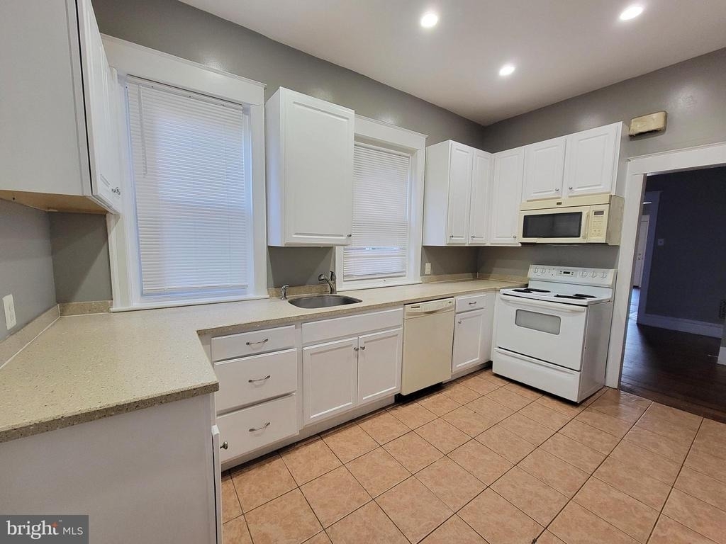 4554 N Smedley Street - Photo 3