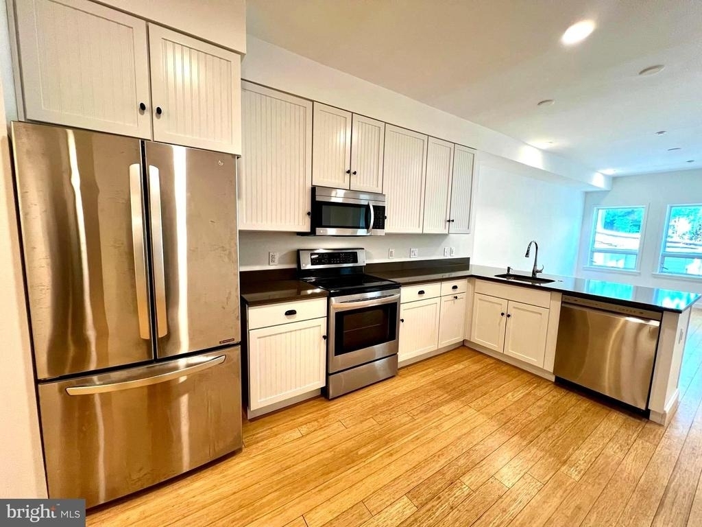520 Carpenter Lane - Photo 3