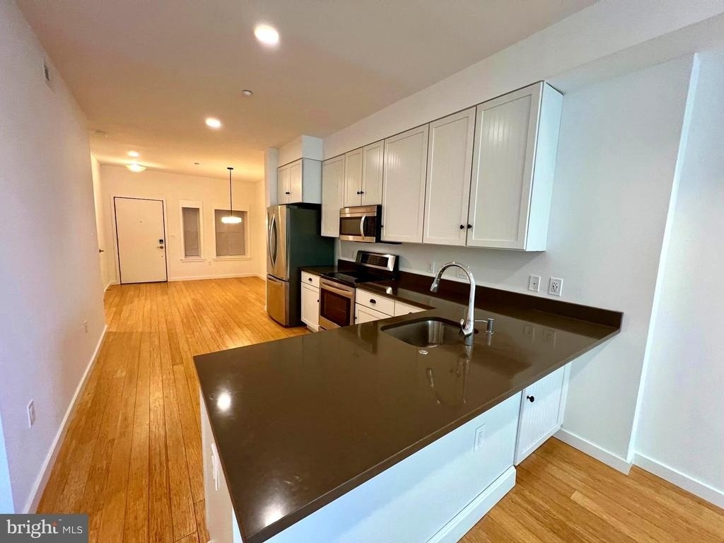 520 Carpenter Lane - Photo 2