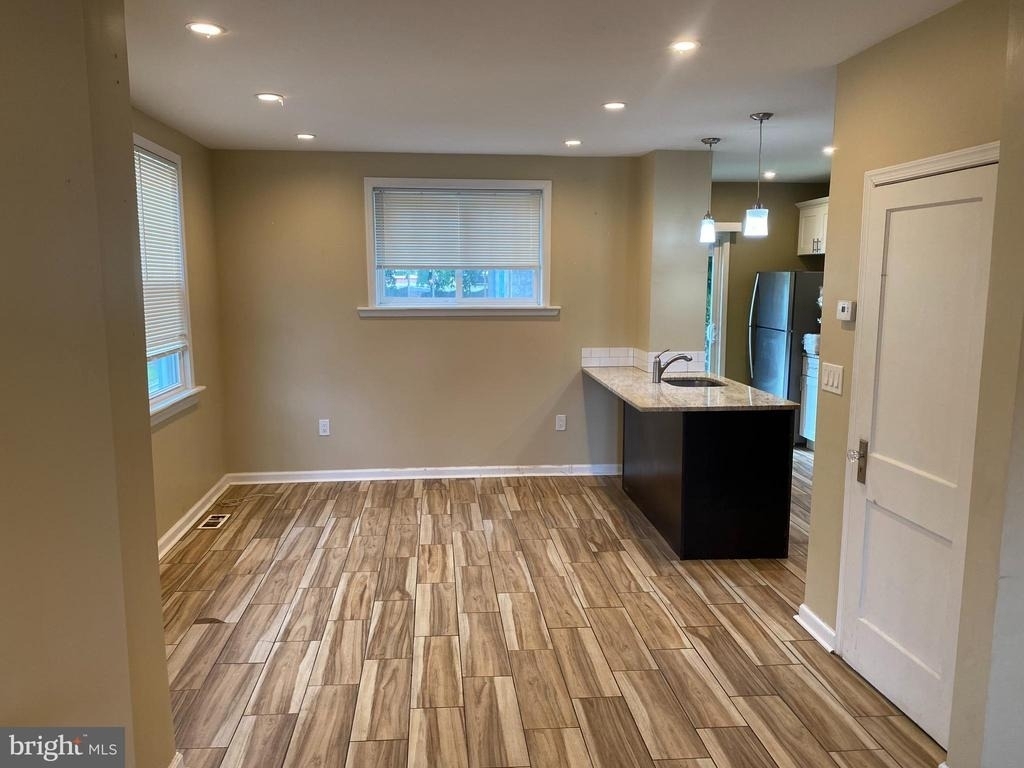 726 E 18th Street - Photo 1