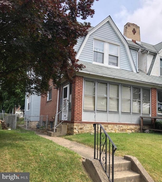 726 E 18th Street - Photo 0