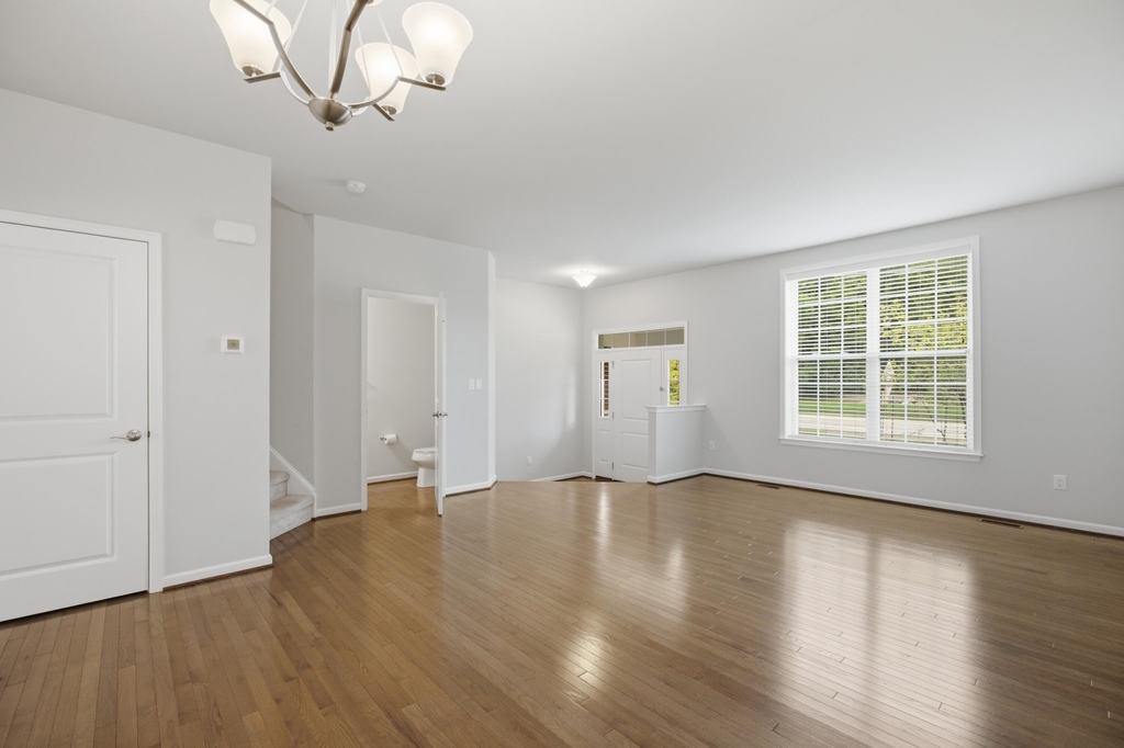 2780 Ashcombe Drive - Photo 6