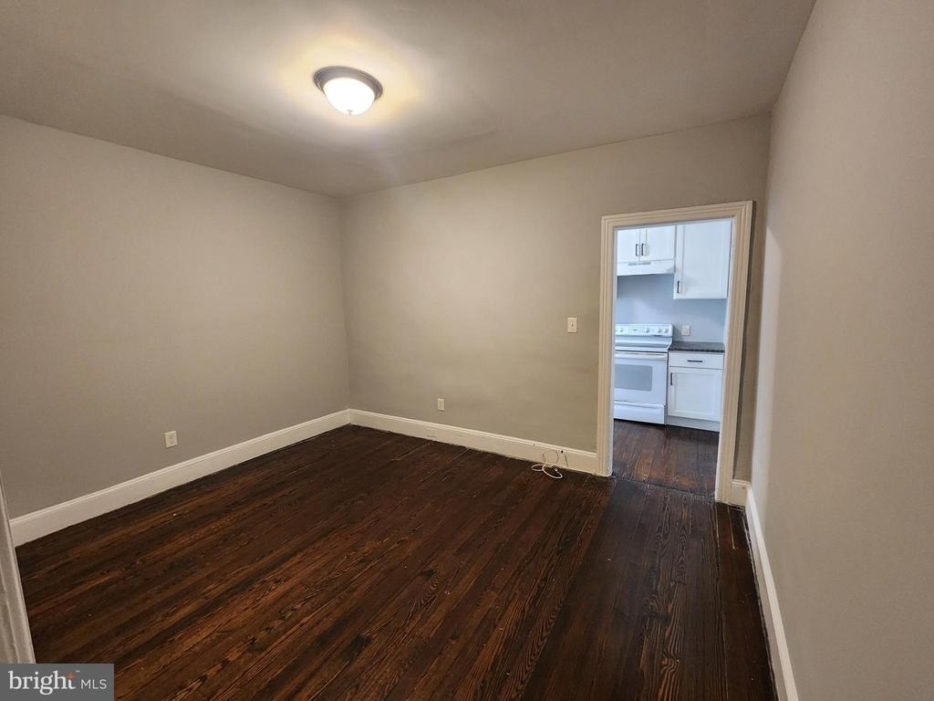 1023 Chestnut Avenue - Photo 3