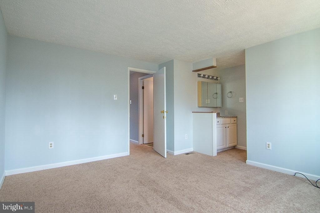 7821 White Cliff Terrace - Photo 14